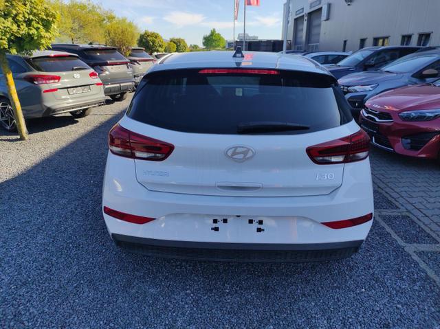 Hyundai i30 Family HB 1.5 AT MJ25*Navi*LED*Shzg*PDCv&h*Cam*16 