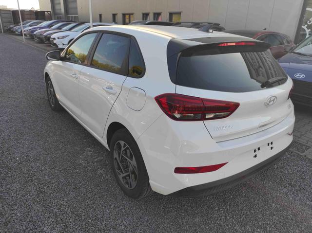 Hyundai i30 Family HB 1.5 AT MJ25*Navi*LED*Shzg*PDCv&h*Cam*16 