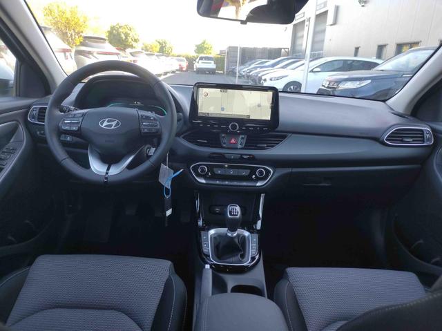 Hyundai i30 Family HB 1.5 AT MJ25*Navi*LED*Shzg*PDCv&h*Cam*16 
