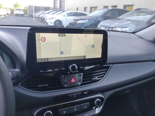 Hyundai i30 Family HB 1.5 AT MJ25*Navi*LED*Shzg*PDCv&h*Cam*16 