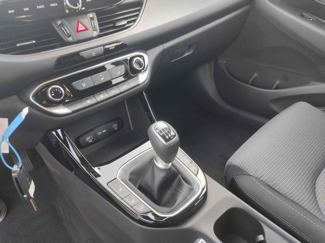 Hyundai i30 Family HB 1.5 AT MJ25*Navi*LED*Shzg*PDCv&h*Cam*16 