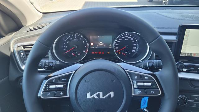 Kia Ceed SPIN 1.5 Spin*Navi*Shzg*Lhzg*PDC*Cam*16Zoll* 