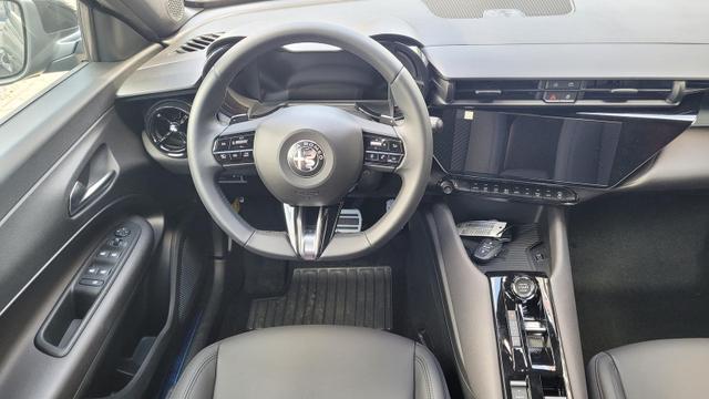 Alfa Romeo Junior Ibrida 1.2 VGT 48V-Hybrid (100kW) Speciale Speciale*LED*Navi*Shzg*PDC*Cam*18" 