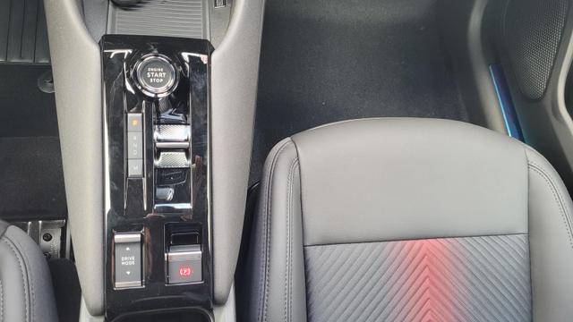 Alfa Romeo Junior Ibrida 1.2 VGT 48V-Hybrid (100kW) Speciale Speciale*LED*Navi*Shzg*PDC*Cam*18" 