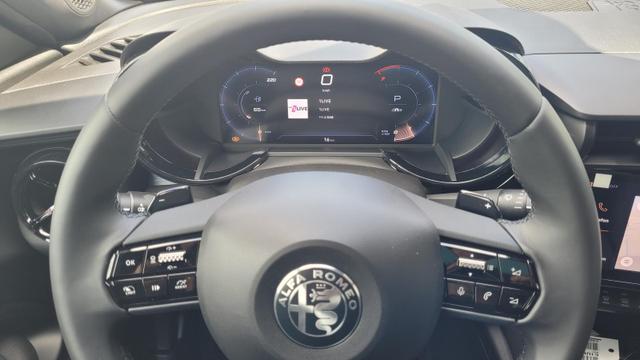 Alfa Romeo Junior Ibrida 1.2 VGT 48V-Hybrid (100kW) Speciale Speciale*LED*Navi*Shzg*PDC*Cam*18" 