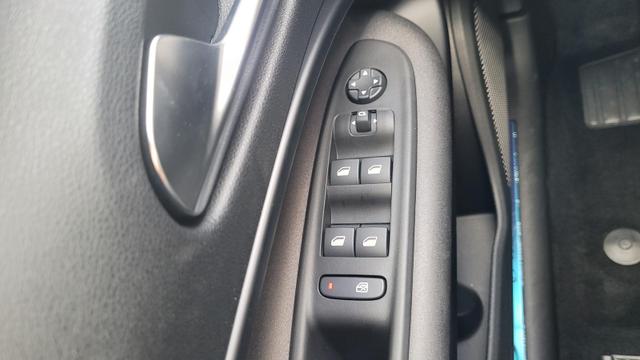 Alfa Romeo Junior Ibrida 1.2 VGT 48V-Hybrid (100kW) Speciale Speciale*LED*Navi*Shzg*PDC*Cam*18" 