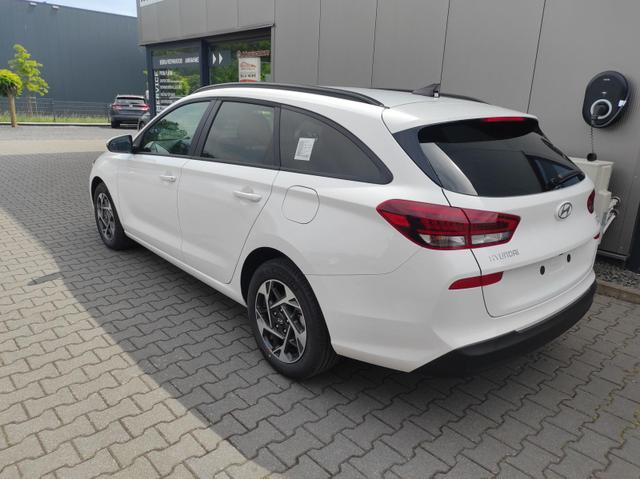 Hyundai i30 Kombi Smart SW DCT 1.5 MJ25*Navi*LED*Shzg*PDCv&h*Cam*16 
