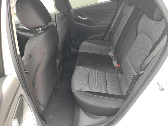 Hyundai i30 Kombi Smart SW DCT 1.5 MJ25*Navi*LED*Shzg*PDCv&h*Cam*16 
