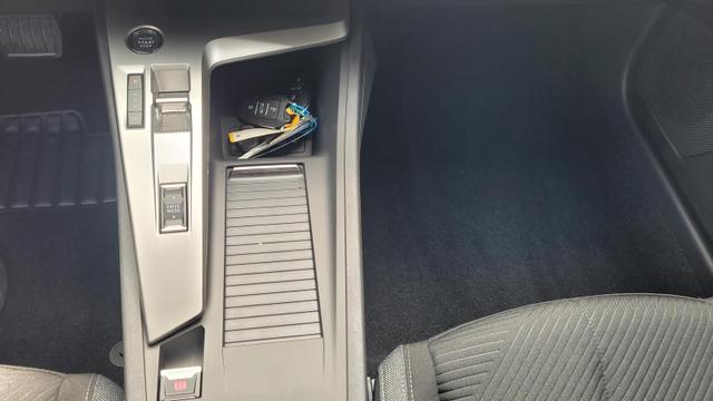 Peugeot 308 SW Active Pack Pack*LED*Navi*Shzg*PDC*BFS*ACC*16" 