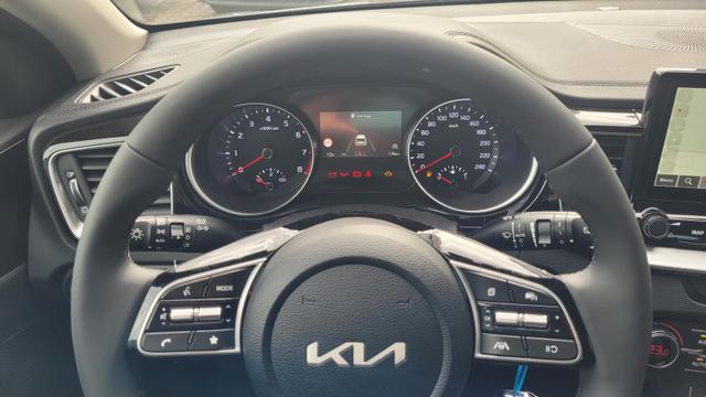 Kia Ceed Gold Gold*LED*Navi*Shzg*Lhzg*PDC*Cam*16Zoll* 