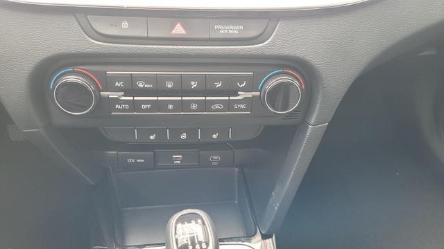 Kia Ceed Gold Gold*LED*Navi*Shzg*Lhzg*PDC*Cam*16Zoll* 
