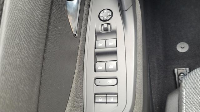 Peugeot 308 SW Active Pack Pack*LED*Navi*Shzg*PDC*BFS*ACC*16" 