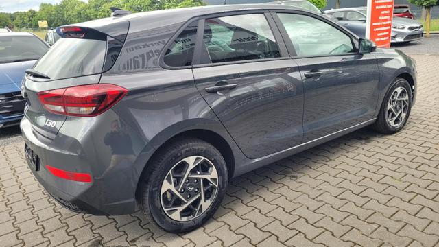 Hyundai i30 Family HB Family*Navi*LED*Shzg*Lhzg*PDC*Cam*16Zoll* 