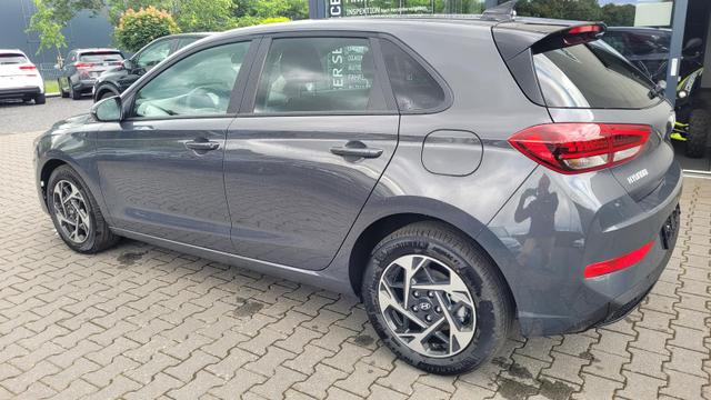 Hyundai i30 Family HB Family*Navi*LED*Shzg*Lhzg*PDC*Cam*16Zoll* 