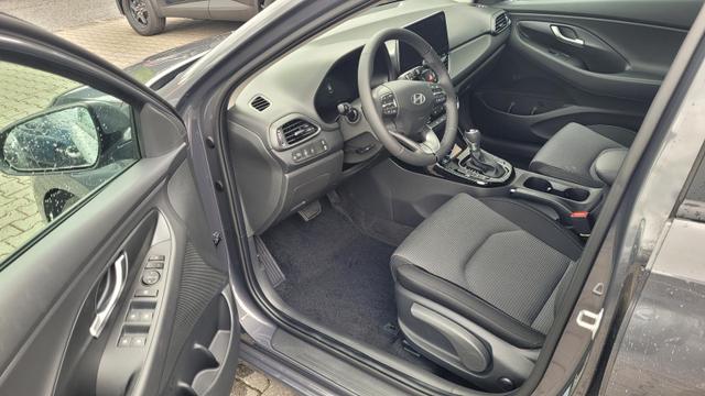 Hyundai i30 Family HB Family*Navi*LED*Shzg*Lhzg*PDC*Cam*16Zoll* 