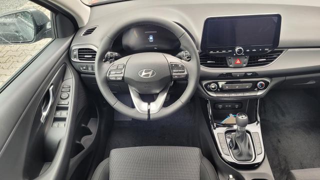 Hyundai i30 Family HB Family*Navi*LED*Shzg*Lhzg*PDC*Cam*16Zoll* 
