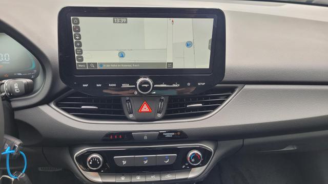 Hyundai i30 Family HB Family*Navi*LED*Shzg*Lhzg*PDC*Cam*16Zoll* 