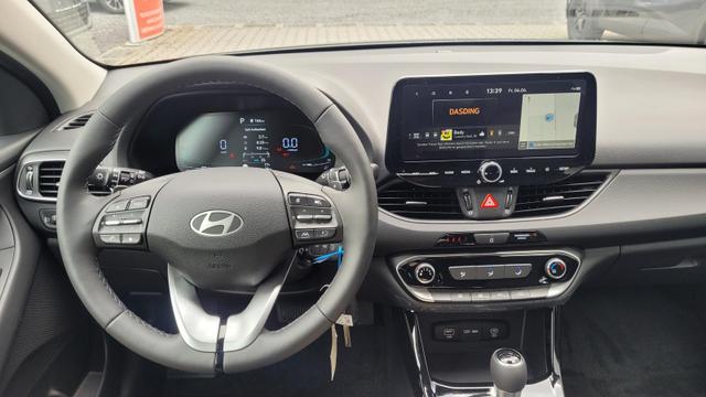 Hyundai i30 Family HB Family*Navi*LED*Shzg*Lhzg*PDC*Cam*16Zoll* 