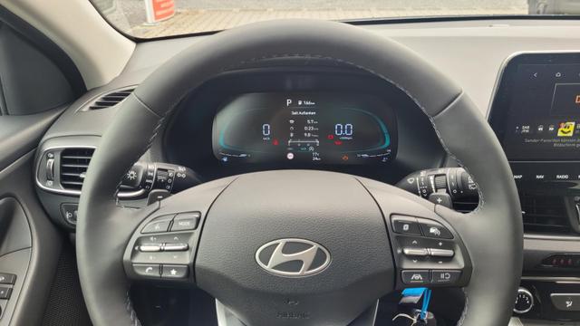 Hyundai i30 Family HB Family*Navi*LED*Shzg*Lhzg*PDC*Cam*16Zoll* 
