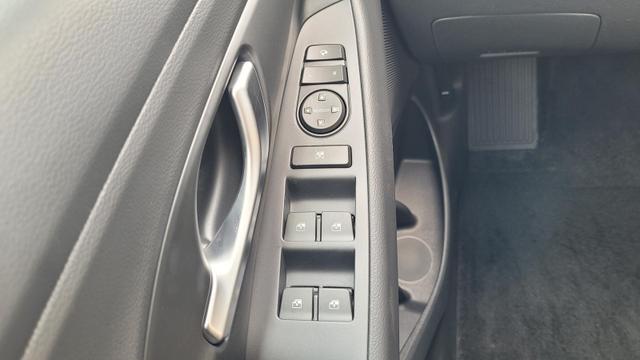 Hyundai i30 Family HB Family*Navi*LED*Shzg*Lhzg*PDC*Cam*16Zoll* 