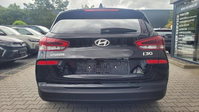 Hyundai i30 Kombi Family SW Family*Navi*LED*Shzg*Lhzg*PDC*Cam*16Zoll* 