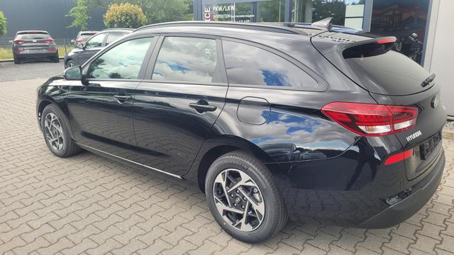 Hyundai i30 Kombi Family SW Family*Navi*LED*Shzg*Lhzg*PDC*Cam*16Zoll* 
