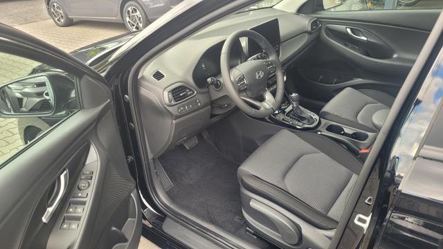 Hyundai i30 Kombi Family SW Family*Navi*LED*Shzg*Lhzg*PDC*Cam*16Zoll* 