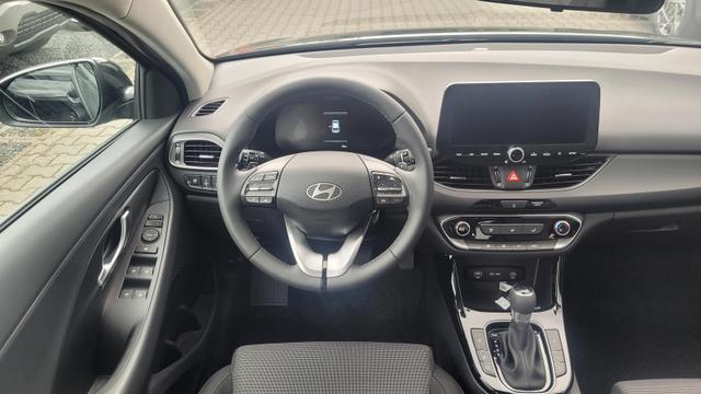 Hyundai i30 Kombi Family SW Family*Navi*LED*Shzg*Lhzg*PDC*Cam*16Zoll* 