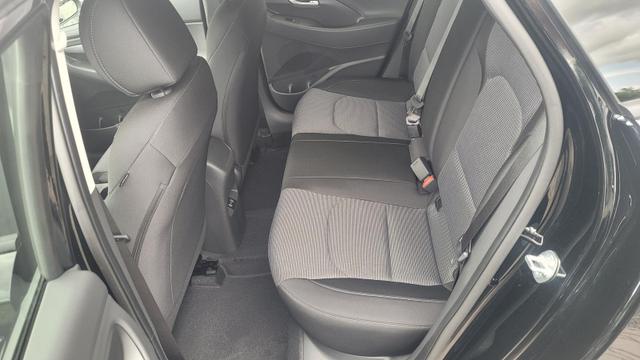 Hyundai i30 Kombi Family SW Family*Navi*LED*Shzg*Lhzg*PDC*Cam*16Zoll* 