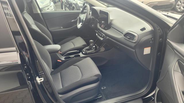 Hyundai i30 Kombi Family SW Family*Navi*LED*Shzg*Lhzg*PDC*Cam*16Zoll* 