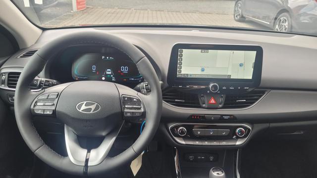 Hyundai i30 Kombi Family SW Family*Navi*LED*Shzg*Lhzg*PDC*Cam*16Zoll* 