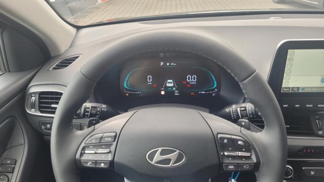 Hyundai i30 Kombi Family SW Family*Navi*LED*Shzg*Lhzg*PDC*Cam*16Zoll* 