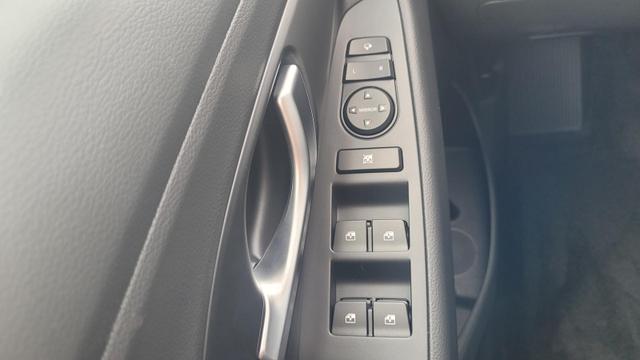 Hyundai i30 Kombi Family SW Family*Navi*LED*Shzg*Lhzg*PDC*Cam*16Zoll* 