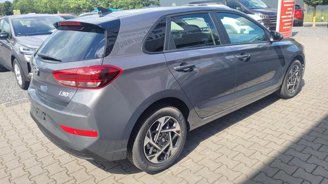 Hyundai i30 Familiy HB Family*Navi*LED*Shzg*Lhzg*PDC*Cam*16Zoll* 