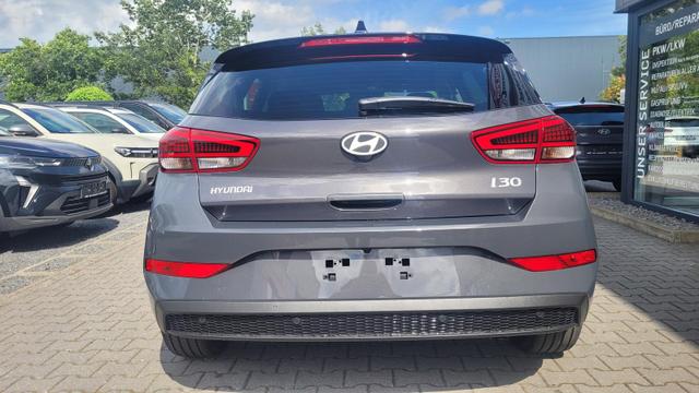 Hyundai i30 Familiy HB Family*Navi*LED*Shzg*Lhzg*PDC*Cam*16Zoll* 