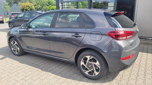 Hyundai i30 Familiy HB Family*Navi*LED*Shzg*Lhzg*PDC*Cam*16Zoll* 