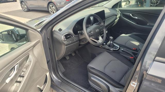Hyundai i30 Familiy HB Family*Navi*LED*Shzg*Lhzg*PDC*Cam*16Zoll* 