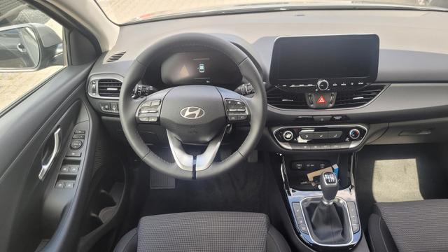 Hyundai i30 Familiy HB Family*Navi*LED*Shzg*Lhzg*PDC*Cam*16Zoll* 