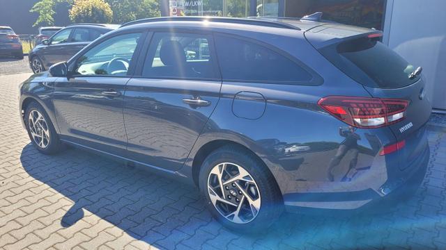 Hyundai i30 Kombi Family SW Family*Navi*LED*Shzg*Lhzg*PDC*Cam*16Zoll* 
