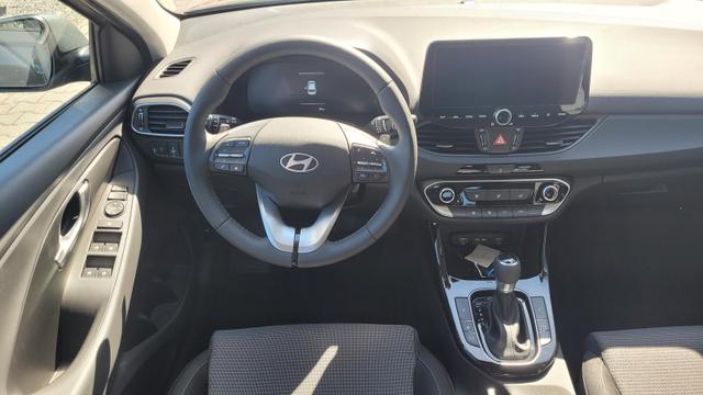 Hyundai i30 Kombi Family SW Family*Navi*LED*Shzg*Lhzg*PDC*Cam*16Zoll* 