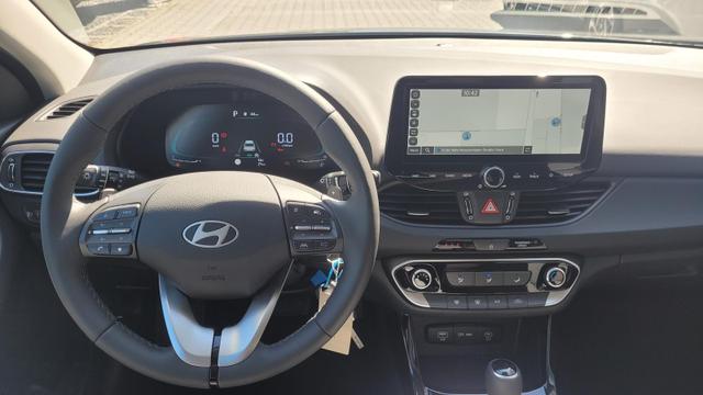 Hyundai i30 Kombi Family SW Family*Navi*LED*Shzg*Lhzg*PDC*Cam*16Zoll* 