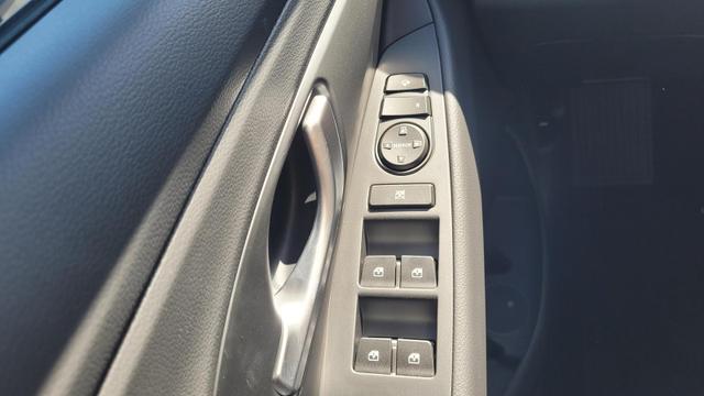 Hyundai i30 Kombi Family SW Family*Navi*LED*Shzg*Lhzg*PDC*Cam*16Zoll* 