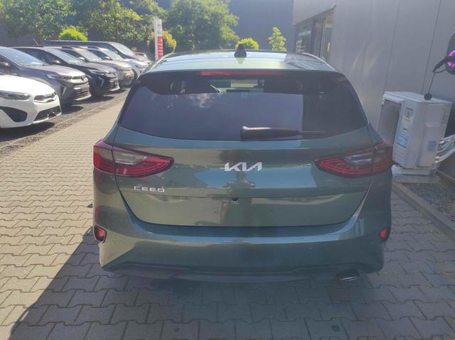 Kia Ceed Platinum AT*LED*Navi*Shzg*PDCv+h*Cam*SD*17" 