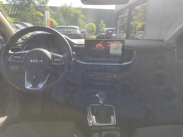 Kia Ceed Platinum AT*LED*Navi*Shzg*PDCv+h*Cam*SD*17" 