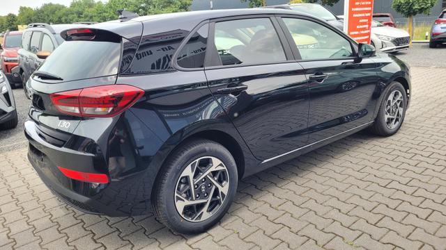 Hyundai i30 Family HB Family*Navi*LED*Shzg*Lhzg*PDC*Cam*16Zoll* 