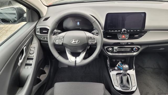 Hyundai i30 Family HB Family*Navi*LED*Shzg*Lhzg*PDC*Cam*16Zoll* 