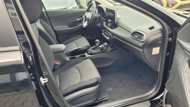 Hyundai i30 Family HB Family*Navi*LED*Shzg*Lhzg*PDC*Cam*16Zoll* 