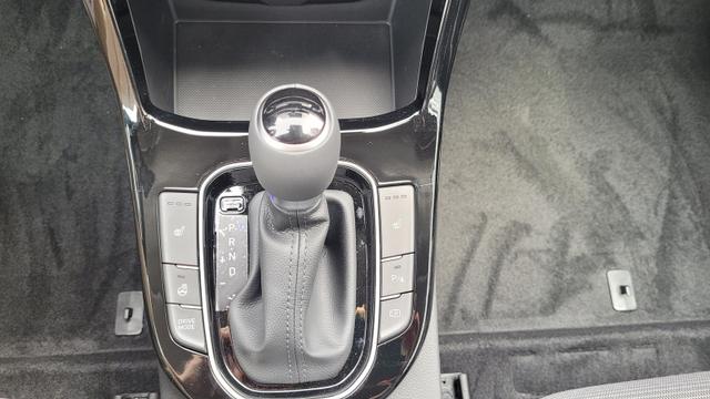Hyundai i30 Family HB Family*Navi*LED*Shzg*Lhzg*PDC*Cam*16Zoll* 