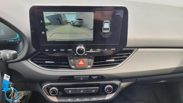 Hyundai i30 Family HB Family*Navi*LED*Shzg*Lhzg*PDC*Cam*16Zoll* 