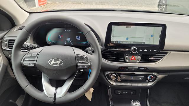 Hyundai i30 Family HB Family*Navi*LED*Shzg*Lhzg*PDC*Cam*16Zoll* 